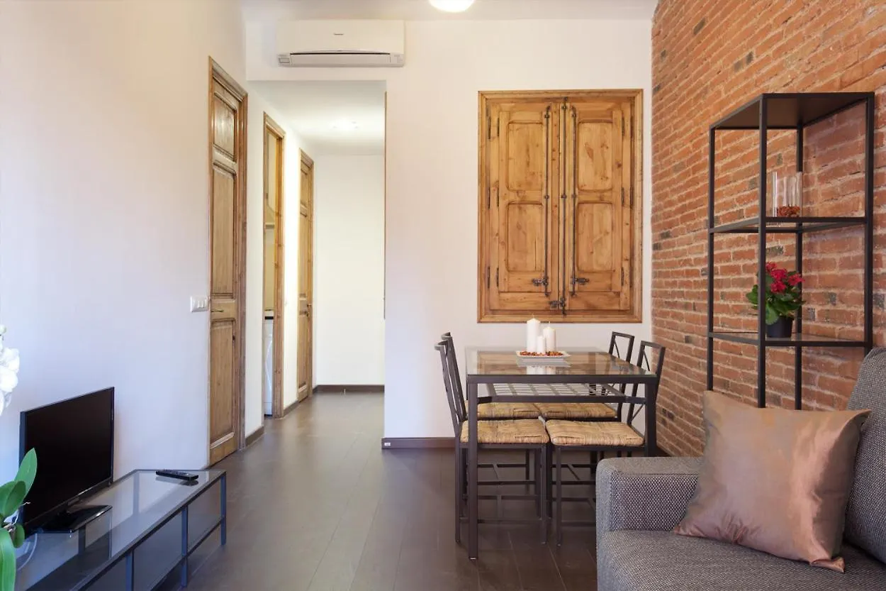 Bright Apartment Near Sagrada Familia برشلونة