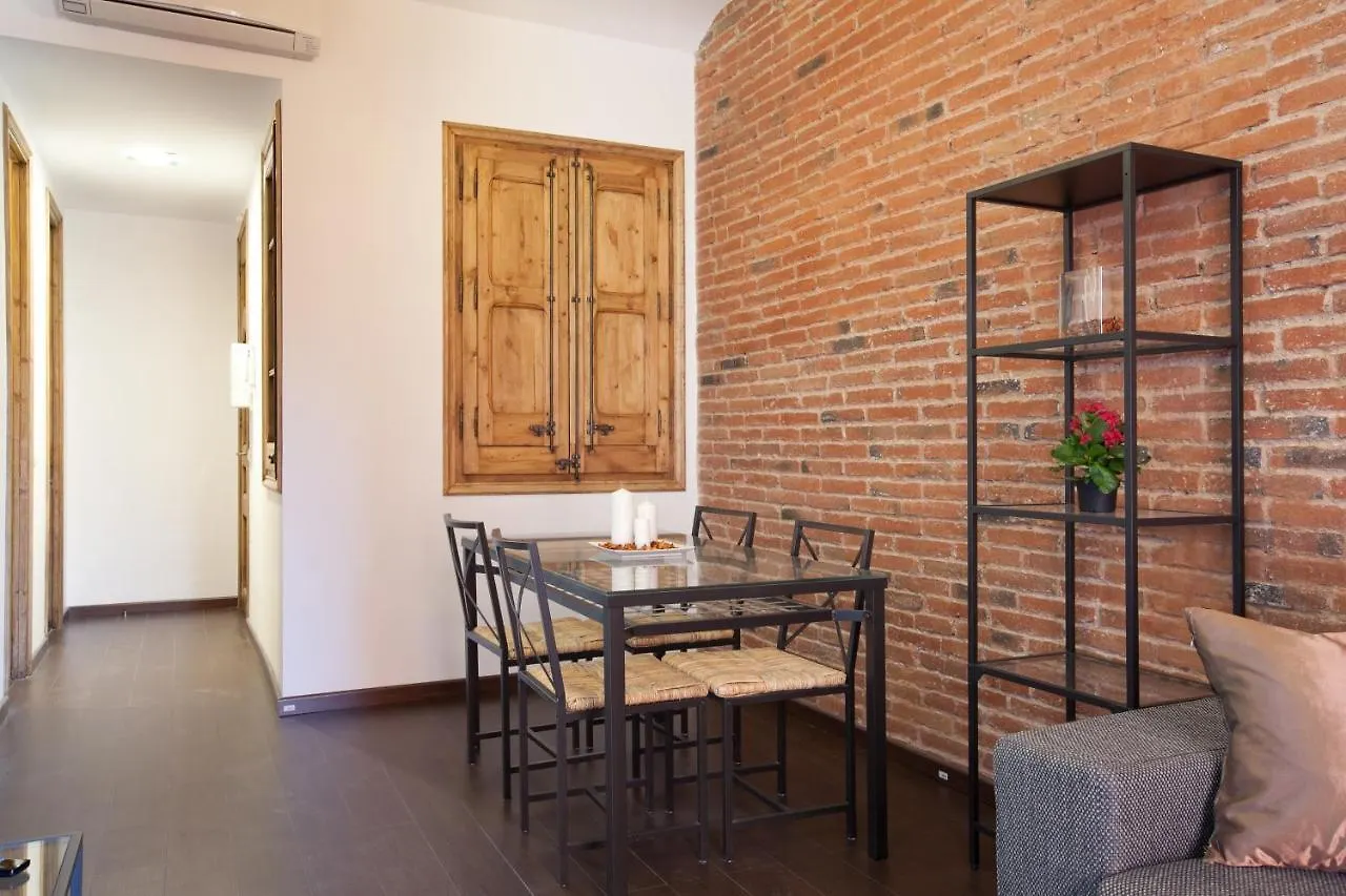 Bright Apartment Near Sagrada Familia برشلونة 0*,